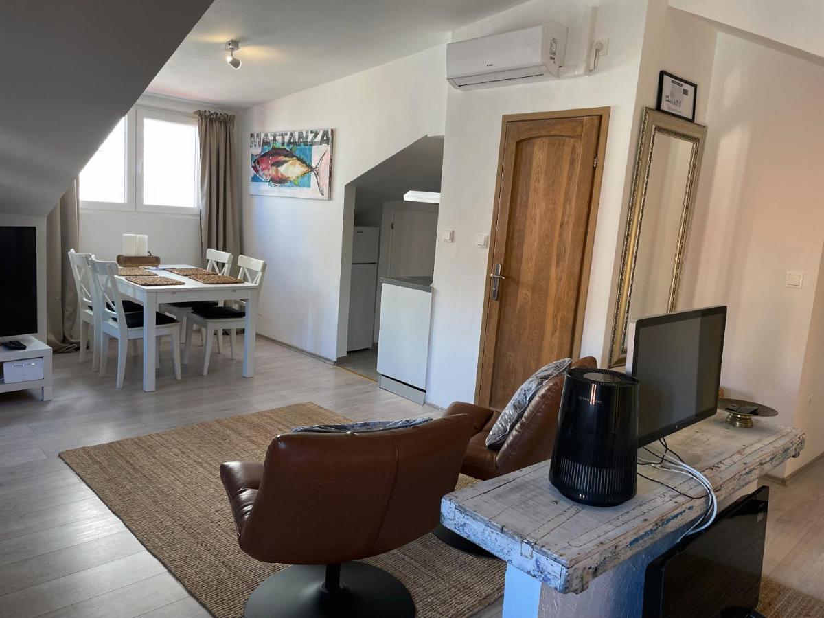Fredys Apartments Stari Grad  Bagian luar foto