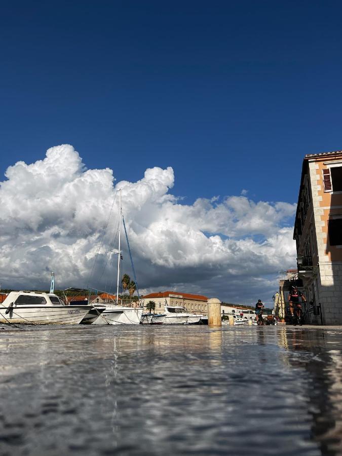 Fredys Apartments Stari Grad  Bagian luar foto