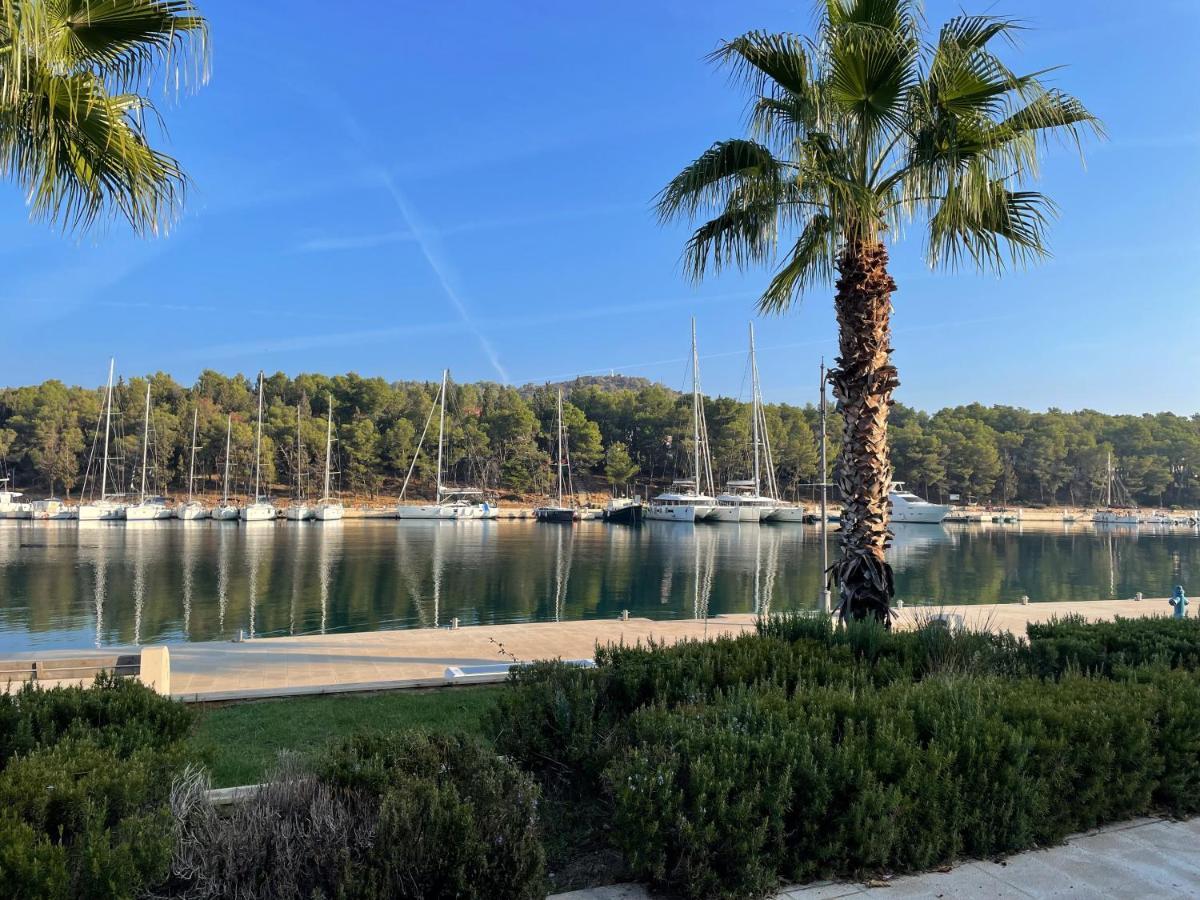Fredys Apartments Stari Grad  Bagian luar foto