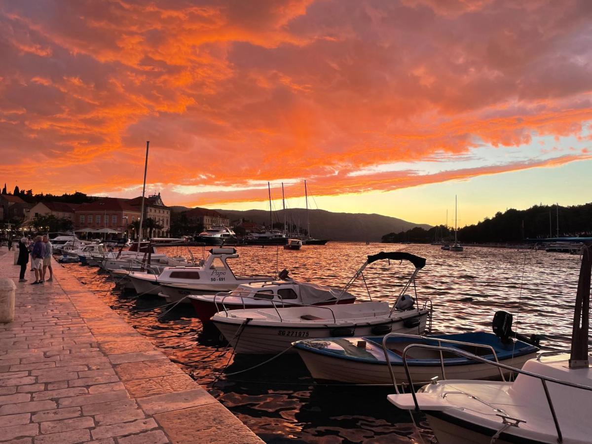 Fredys Apartments Stari Grad  Bagian luar foto